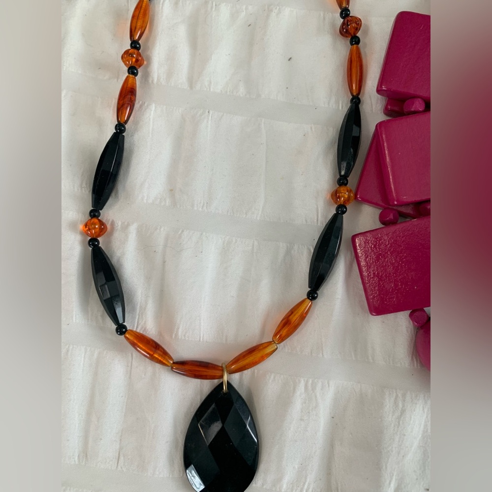 Unique Multi-Color Necklace Set - Picture 7 of 16